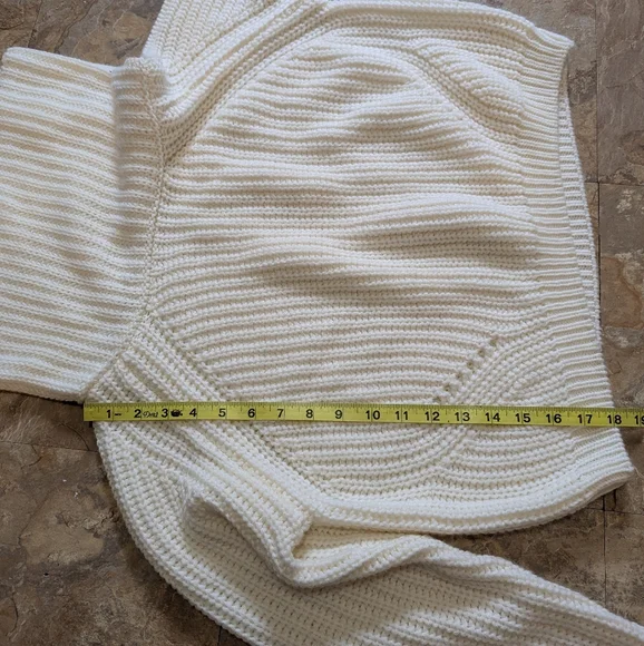 Moon & Madison Medium Cozy‎ Cream Knit Cropped Cowl Neck Sweater - Picture 10 of 10